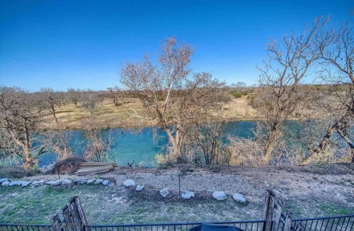 New Braunfels Condo | SS B11 Seele Street River Retreat
