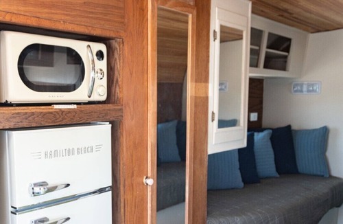 Tombstone House | SS Mindy-A Unique Tombstone Stay