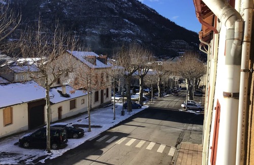 Ax-les-Thermes Apartment | St 3, 2/3 pers, well located in Ax les Thermes