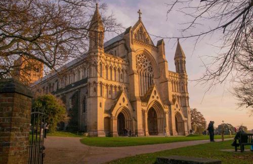 St Albans House | St Albans Centre Home - 4BR - 2 FREE parking