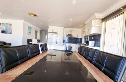 St. Albans House | St Albans House - Spacious and Modern Home