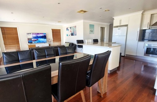 St. Albans House | St Albans House - Spacious and Modern Home