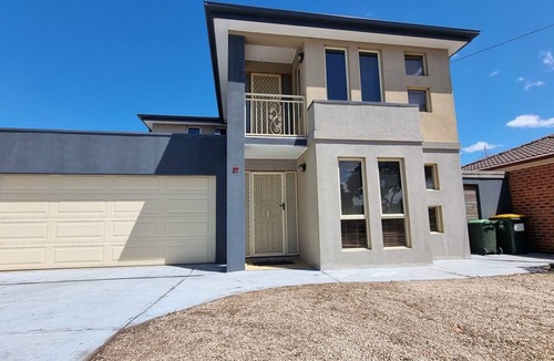 St. Albans House | St Albans House - Spacious and Modern Home