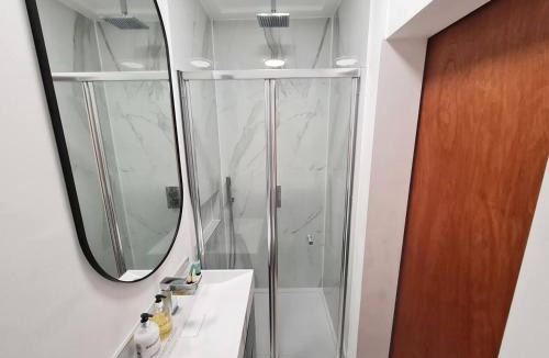 London Colney Apartment | St Albans Stylish Suite with kitchenette