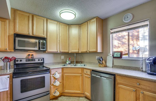 Airport Township House | St Ann Townhome < 1 Mi to International Airport!