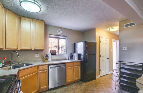 Airport Township House | St Ann Townhome < 1 Mi to International Airport!