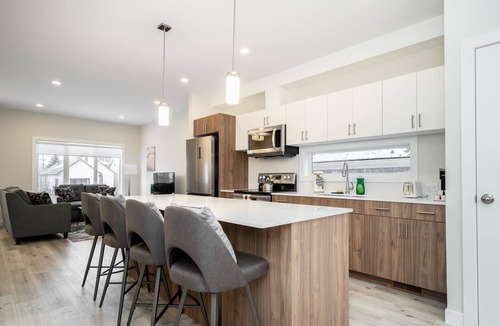 Winnipeg House | St. Boniface + Elegant 3 Bdr + Parking (16)