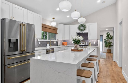 St. Charles House | St. Charles Manor | Stadium | 4BR Private 2.2Acres