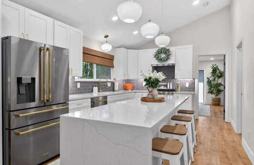 St. Charles House | St. Charles Manor | Stadium | 4BR Private 2.2Acres
