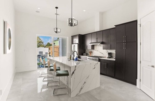 Faubourg Delassize Apartment | St. Charles Townhouse with Pool!