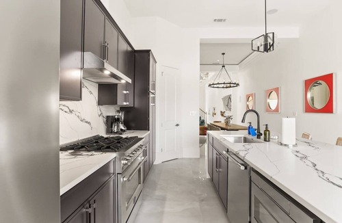 Faubourg Delassize Apartment | St. Charles Townhouse with Pool!