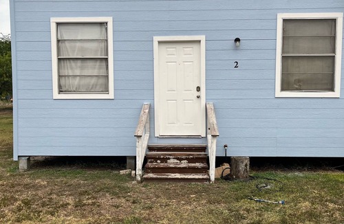 Ingleside Apartment | St Christopher Triplex -Corner House