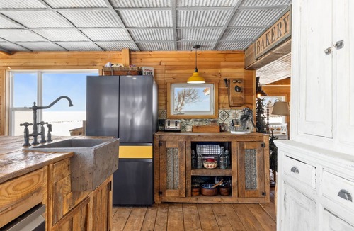 Prince County House | St. Chrysostome South Shore Escape – Private Beach, Hot Tub, Coastal Charm