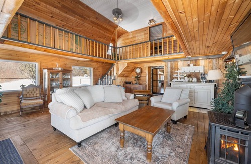 Prince County House | St. Chrysostome South Shore Escape – Private Beach, Hot Tub, Coastal Charm