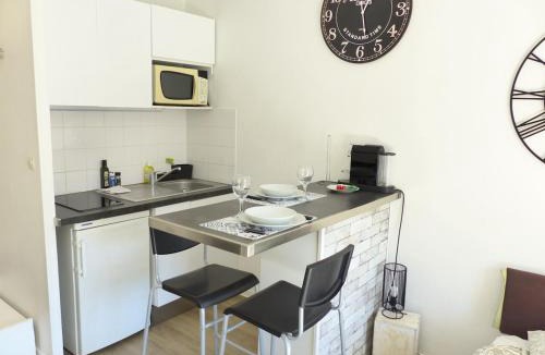 Waldeck-Sully Apartment | ST Clement Studio centre-ville avec parking