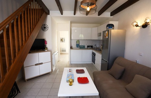 Saint-Cyprien Plage Ski Chalet | St Cyprien: Your sunny, cozy, and air-conditioned escape