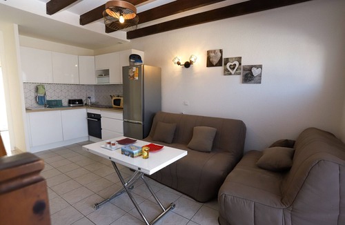 Saint-Cyprien Plage Ski Chalet | St Cyprien: Your sunny, cozy, and air-conditioned escape