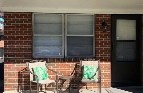 St. Elmo Improvement League House | St Elmo Getaway-Dog and Cat Friendly