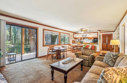 Lake Forest Condo | St. Francis Lakeside #1: Classic Comfort by the Lake