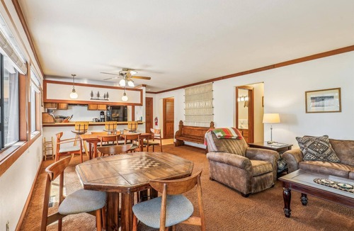 Lake Forest Condo | St. Francis Lakeside #1: Classic Comfort by the Lake