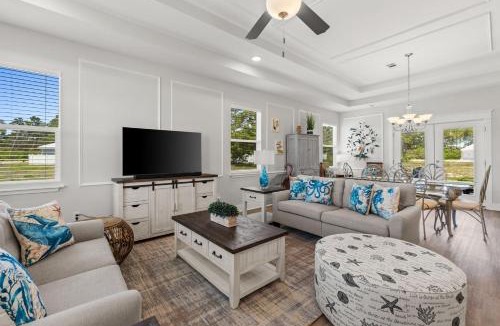 Eastpoint House | St George Sound Home, Pool, Fire Pit, Steps to Water