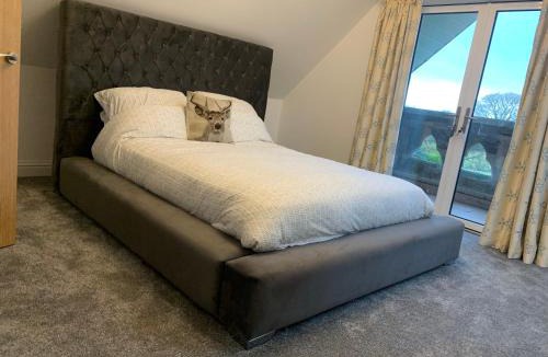 Rastrick House | St George’s Lodge