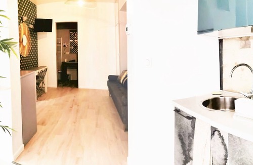 Quartier des Invalides Apartment | St-Germain – Eiffel – Louvre | Elegant & Charming