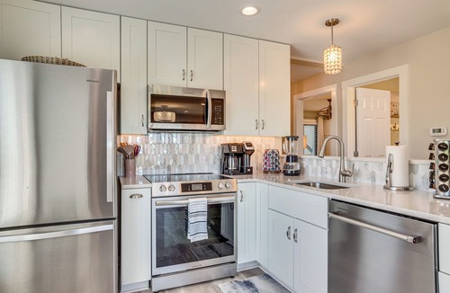 Oceanmarsh Subdivision Apartment | St Helena Island Condo w/Beach Views & Porch!