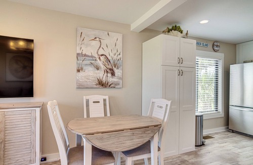 Oceanmarsh Subdivision Apartment | St Helena Island Condo w/Beach Views & Porch!