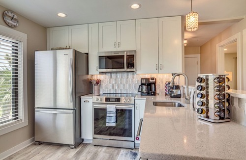 Oceanmarsh Subdivision Apartment | St Helena Island Condo w/Beach Views & Porch!