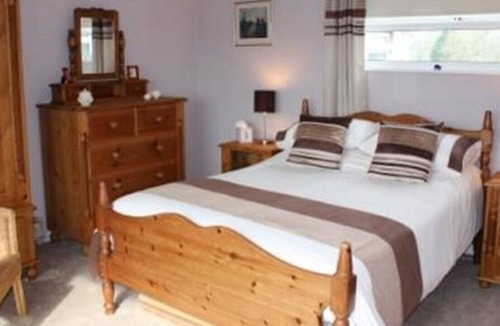 Wiseman's Bridge Apartment | St Helens Apartment 1