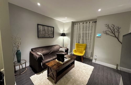Hamilton House | ST Home - Charming Urban Retreat