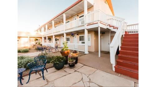Cimarron Hotel | St James A7 - Historic Hotel Room