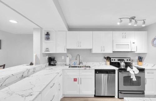 Meadows House | St John - Downtown Waterfront Penthouse Pool Parking Dock