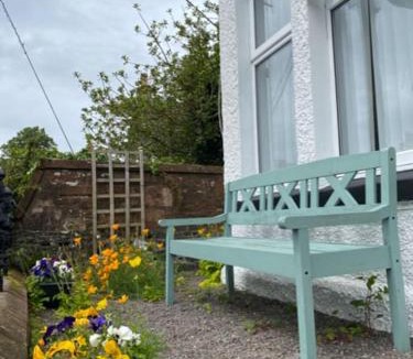 Saint John's Town of Dalry Apartment | St John's Flat Spacious Accomodation