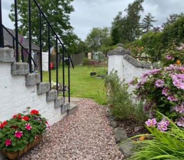 Saint John's Town of Dalry Apartment | St John's Flat Spacious Accomodation