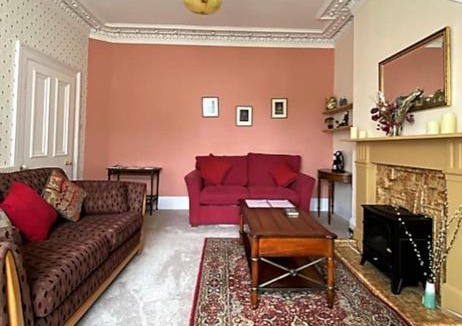 Saint John's Town of Dalry Apartment | St John's Flat Spacious Accomodation