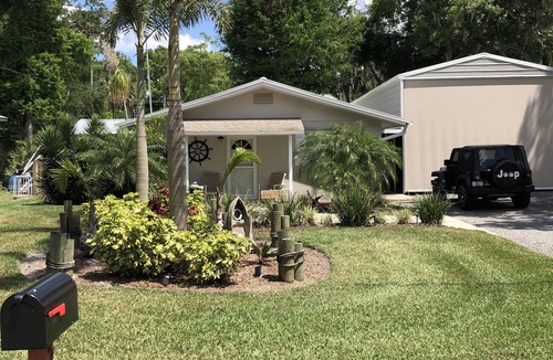 Astor House | St Johns River Hickory Hideaway