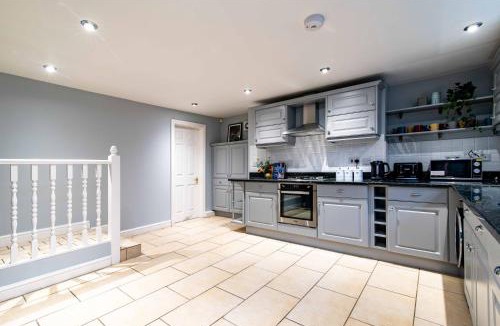 Wakefield House | St Johns, Wakefield - Self check in & free parking