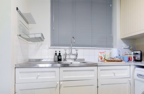 Tower Hill Apartment | St Katharine Dock | By Tower Bridge | Dock View