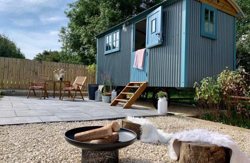 Saint Kew Apartment | St. Kew Shepherd Huts