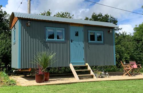 Saint Kew Apartment | St. Kew Shepherd Huts