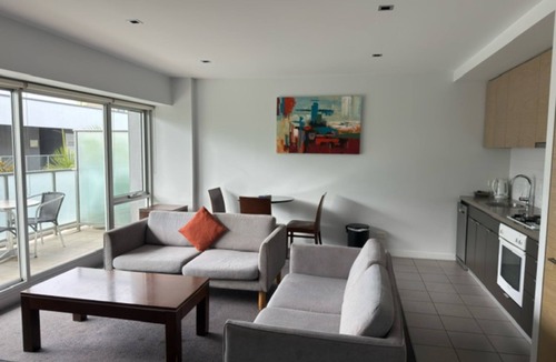 Saint Kilda South Hotel | St Kilda Central Apartment Hotel