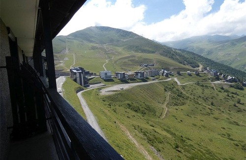 Pla d'Adet Apartment | St-Lary-Soulan: Duplex T3, Sleeps 9, Fully Equipped with Balcony