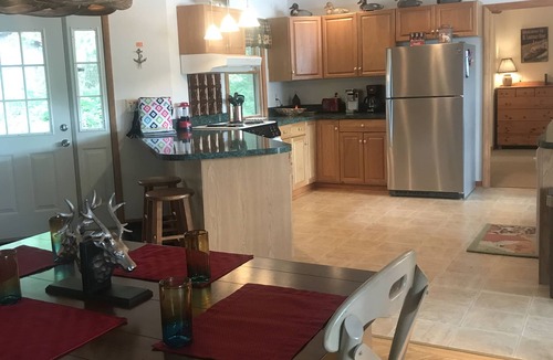 Hammond Cottage | St. Lawrence Waterfront Cottage Blind Bay