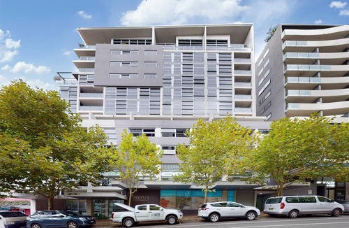 St. Leonards Apartment | St Leonards - ATCH9 - Atchison Street - Relaxed Central Apartment with Study, Gym Secure Parking