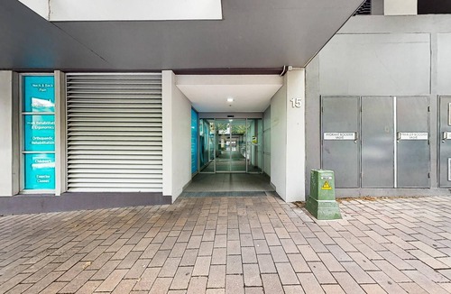 St. Leonards Apartment | St Leonards - ATCH9 - Atchison Street - Relaxed Central Apartment with Study, Gym Secure Parking