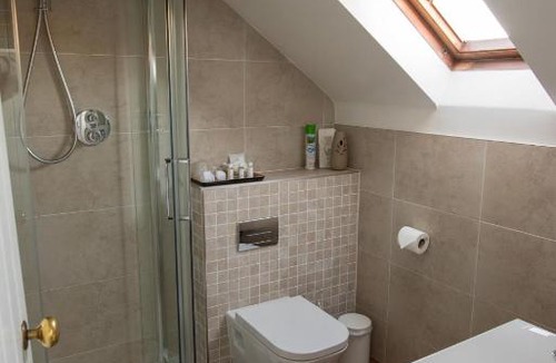 Blandford Saint Mary Bed & Breakfast | St Leonards Farmhouse