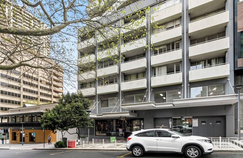 St. Leonards Apartment | St.Leonards Sophistication: Spacious Studio - LN405