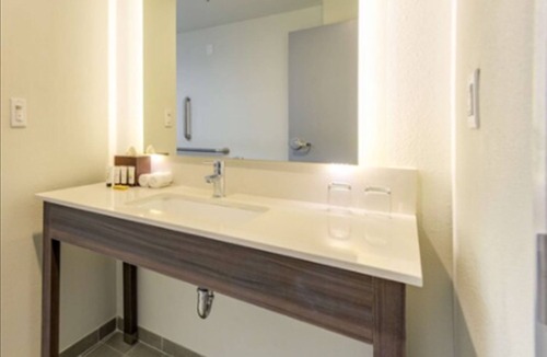 Airport Township Hotel | St. Louis Airport Hotel